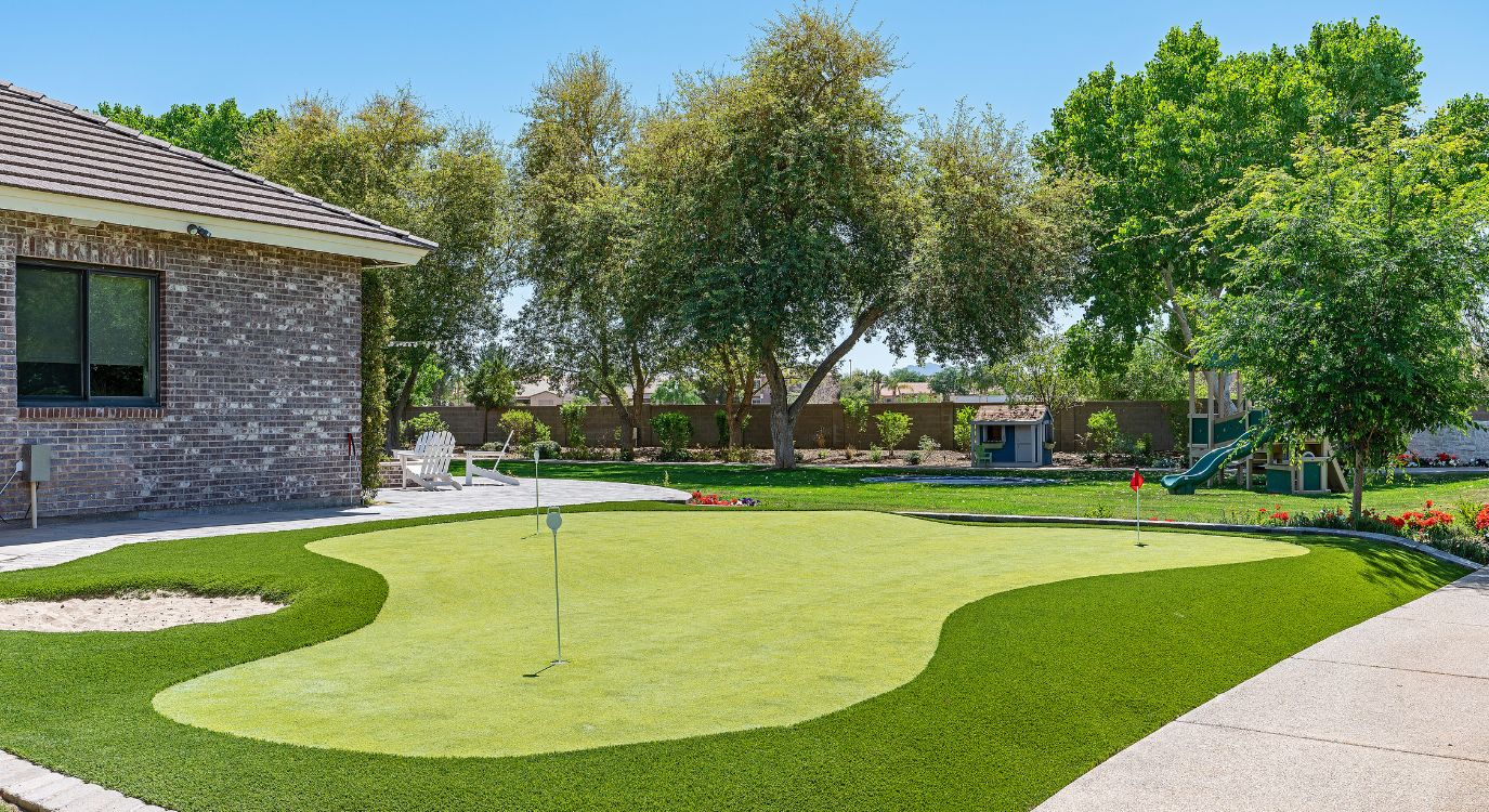 Professional Quality & Custom Designed Backyard Putting Greens